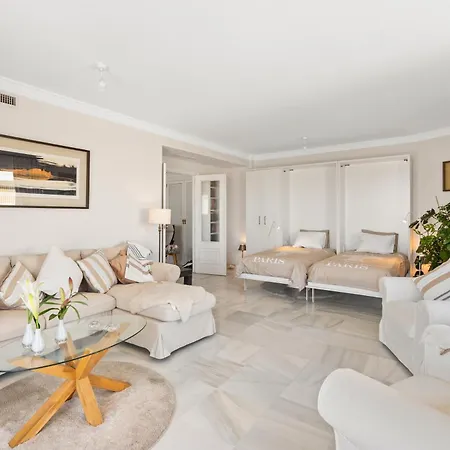 Beachfront Sea Views, Old Town, Parking Apartment *