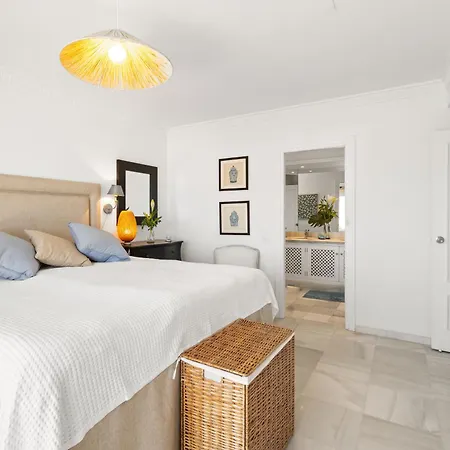 Beachfront Sea Views, Old Town, Parking Apartment *