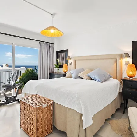 Beachfront Sea Views, Old Town, Parking Apartment Marbella