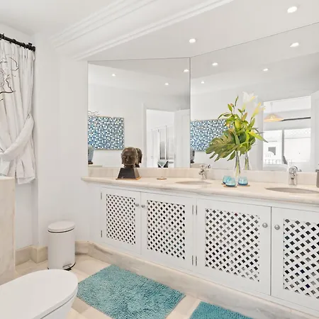 Beachfront Sea Views, Old Town, Parking Marbella
